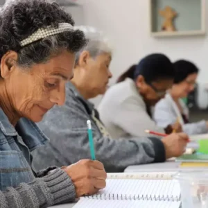 Instituto Brasil + Social abre matrículas para nova turma de alfabetização de jovens e adultos